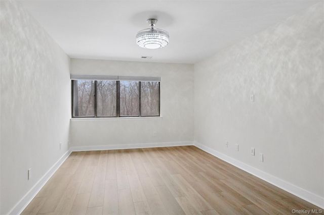 70 Pheasant Run, Roslyn, NY 11576