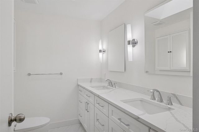 70 Pheasant Run, Roslyn, NY 11576