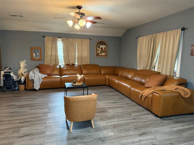 13125 1st Street, Kendleton, TX 77451