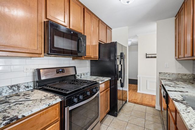 1926 Prairie Square 134, Schaumburg, IL 60173