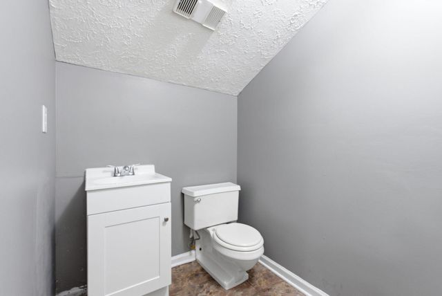 3333 Royal Wood Road, Lexington, KY 40515