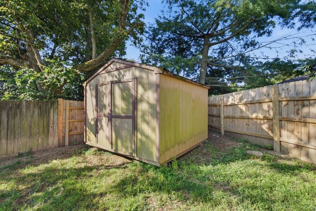 3333 Royal Wood Road, Lexington, KY 40515