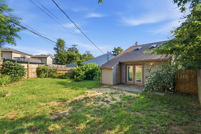 3333 Royal Wood Road, Lexington, KY 40515