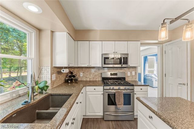 9187 Davis Way, Twinsburg, OH 44087