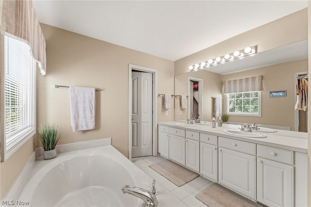 9187 Davis Way, Twinsburg, OH 44087