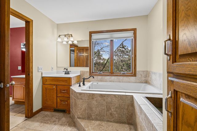 5705 Lois Lane, Shoreview, MN 55126