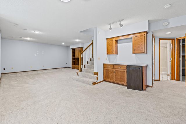 5705 Lois Lane, Shoreview, MN 55126