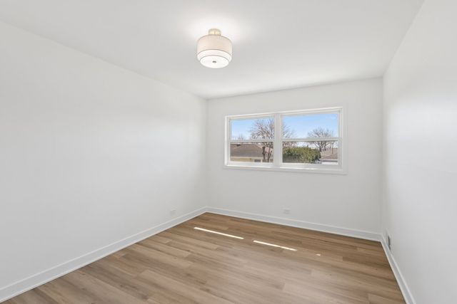 8135 W Rascher Avenue, Chicago, IL 60656