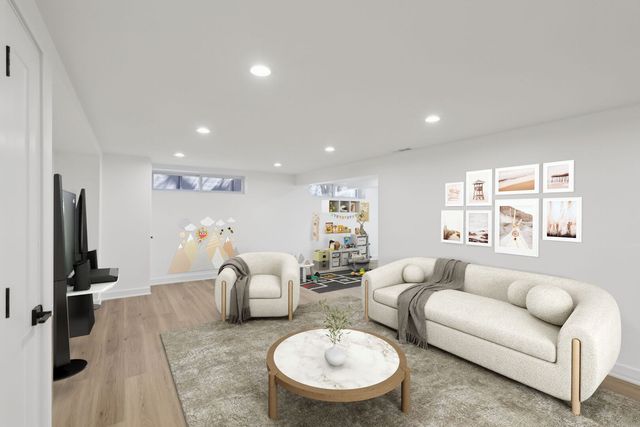 8135 W Rascher Avenue, Chicago, IL 60656