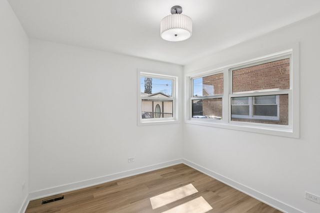 8135 W Rascher Avenue, Chicago, IL 60656
