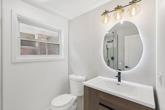 8135 W Rascher Avenue, Chicago, IL 60656