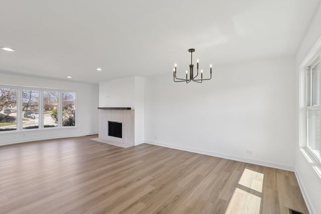 8135 W Rascher Avenue, Chicago, IL 60656