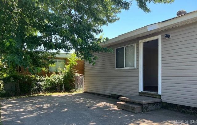 5105 N Woodland Dr, North Little Rock, AR 72117