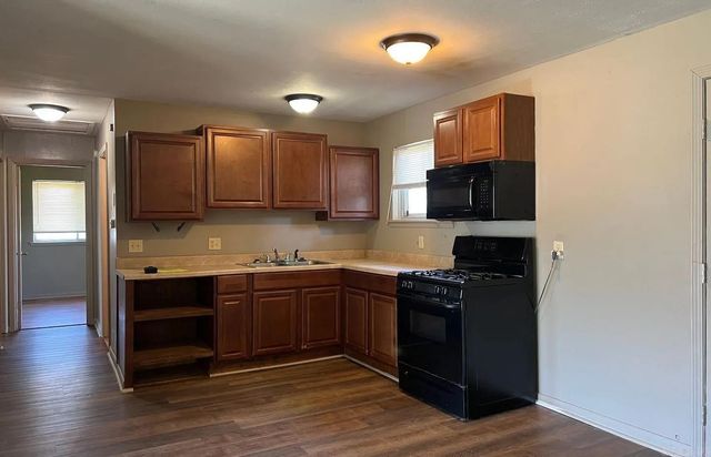 5105 N Woodland Dr, North Little Rock, AR 72117