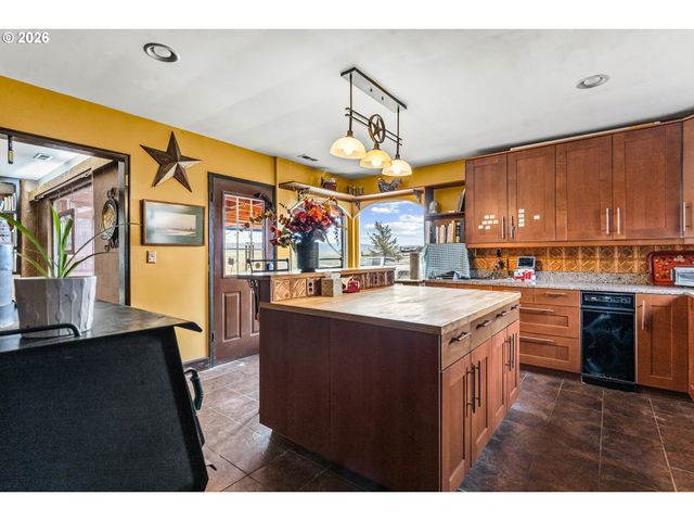 24 Ne MOUNT HEBRON Dr, Pendleton, OR 97801