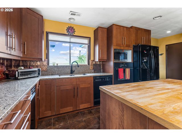 24 Ne MOUNT HEBRON Dr, Pendleton, OR 97801