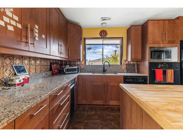 24 Ne MOUNT HEBRON Dr, Pendleton, OR 97801