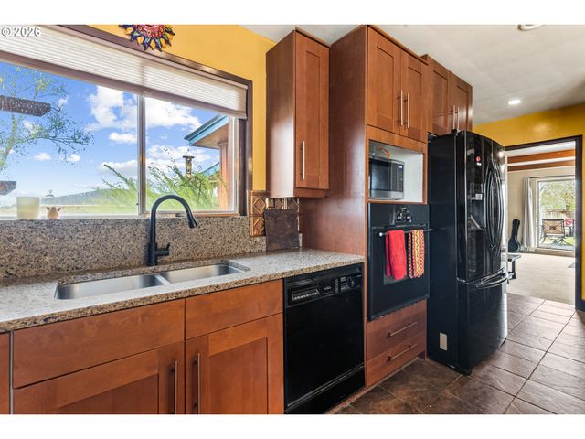 24 Ne MOUNT HEBRON Dr, Pendleton, OR 97801