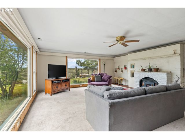 24 Ne MOUNT HEBRON Dr, Pendleton, OR 97801