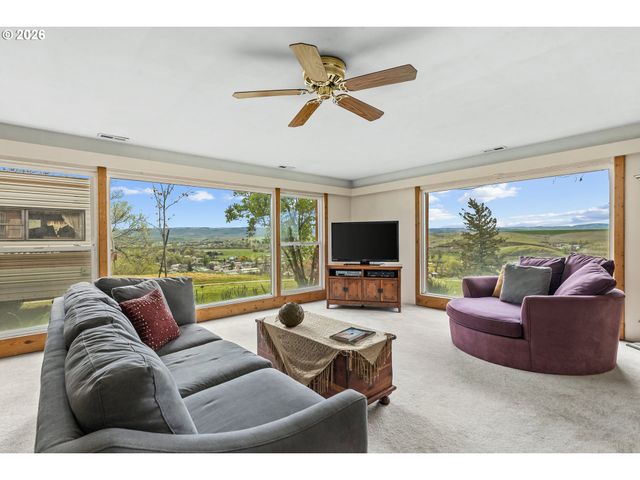 24 Ne MOUNT HEBRON Dr, Pendleton, OR 97801