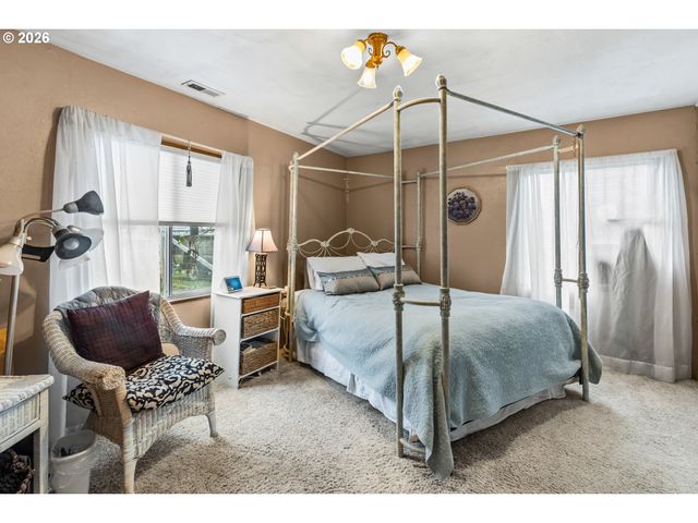 24 Ne MOUNT HEBRON Dr, Pendleton, OR 97801