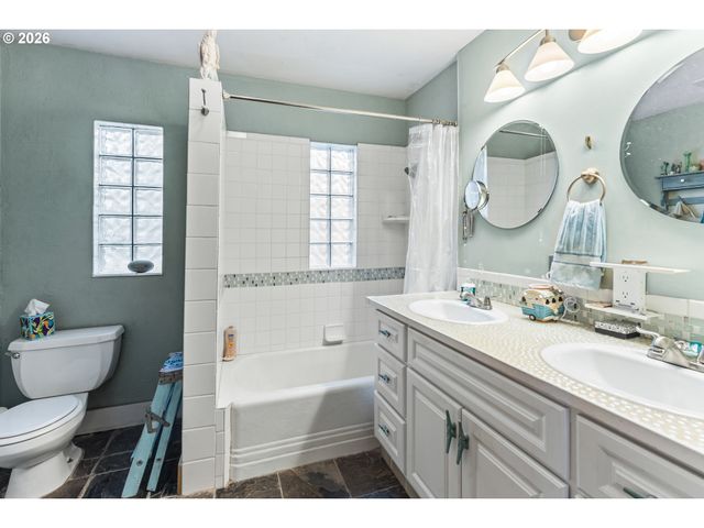 24 Ne MOUNT HEBRON Dr, Pendleton, OR 97801