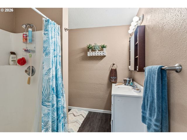 24 Ne MOUNT HEBRON Dr, Pendleton, OR 97801