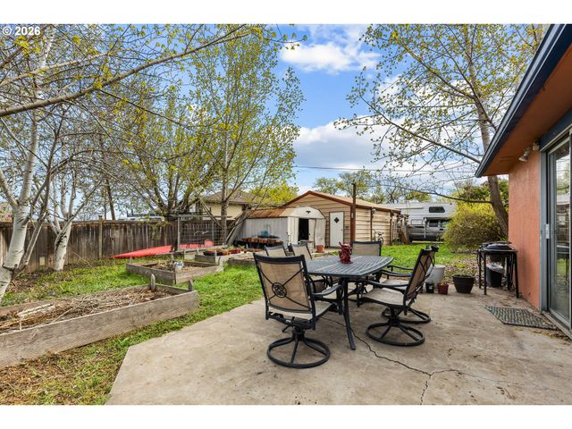24 Ne MOUNT HEBRON Dr, Pendleton, OR 97801