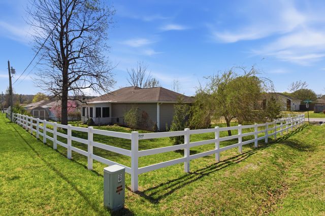 1926 Meadowbrook Drive, West Plains, MO 65775