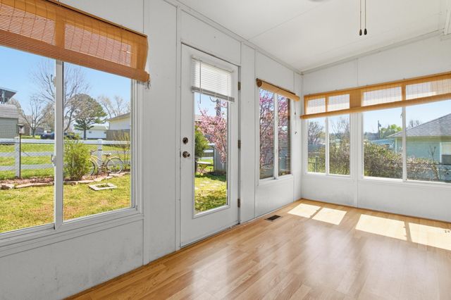 1926 Meadowbrook Drive, West Plains, MO 65775