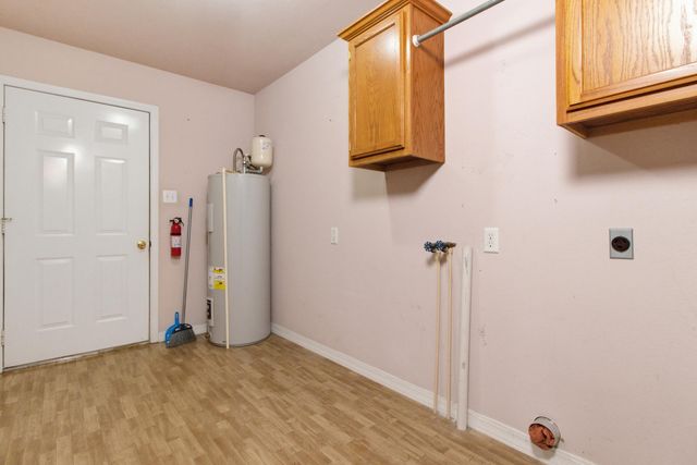 1926 Meadowbrook Drive, West Plains, MO 65775