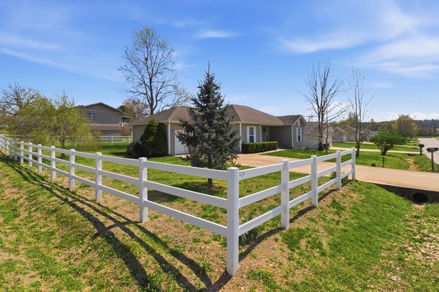 1926 Meadowbrook Drive, West Plains, MO 65775