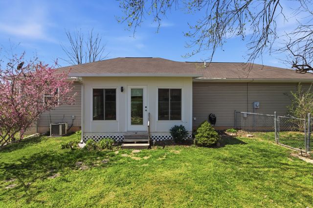 1926 Meadowbrook Drive, West Plains, MO 65775