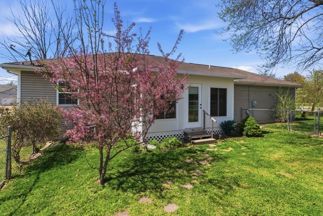 1926 Meadowbrook Drive, West Plains, MO 65775