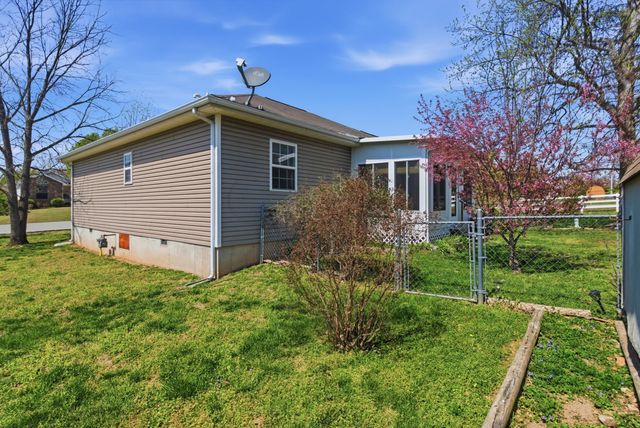 1926 Meadowbrook Drive, West Plains, MO 65775