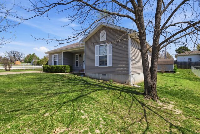 1926 Meadowbrook Drive, West Plains, MO 65775