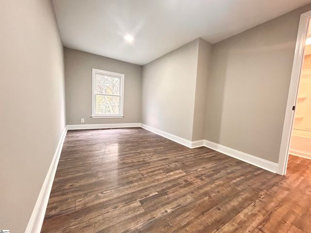 25 S Greenwood Avenue, Ware Shoals, SC 29692