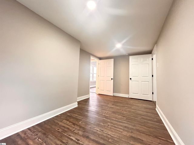 25 S Greenwood Avenue, Ware Shoals, SC 29692