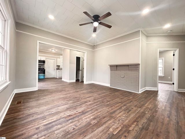 25 S Greenwood Avenue, Ware Shoals, SC 29692