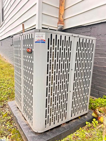 25 S Greenwood Avenue, Ware Shoals, SC 29692