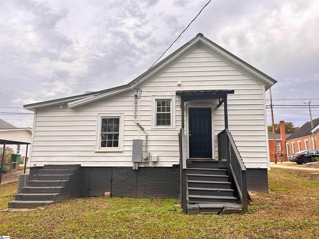 25 S Greenwood Avenue, Ware Shoals, SC 29692