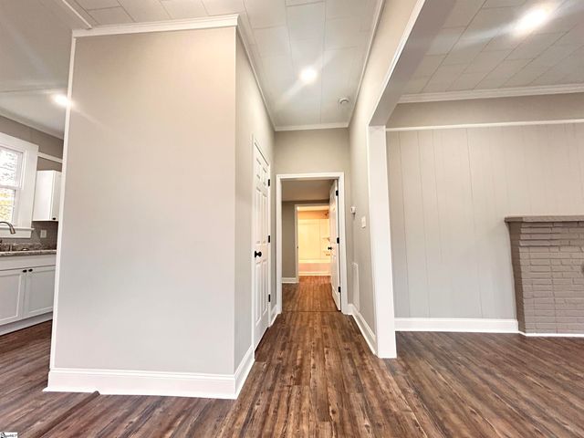 25 S Greenwood Avenue, Ware Shoals, SC 29692