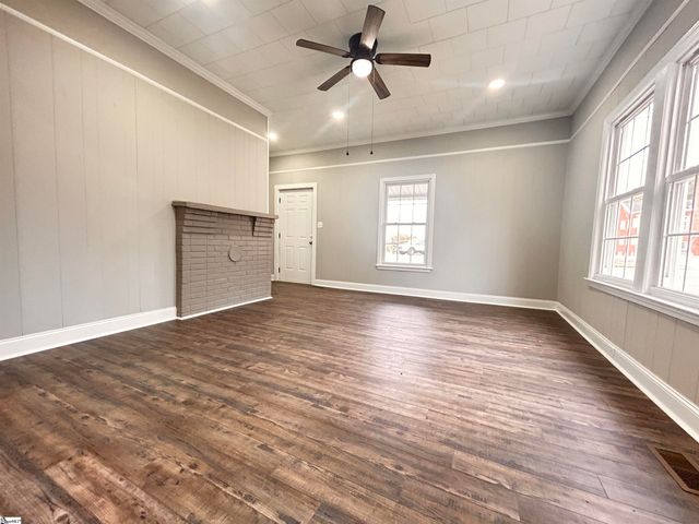 25 S Greenwood Avenue, Ware Shoals, SC 29692