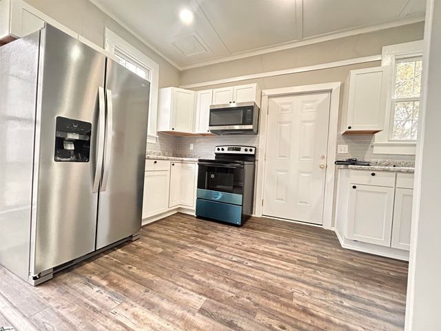 25 S Greenwood Avenue, Ware Shoals, SC 29692