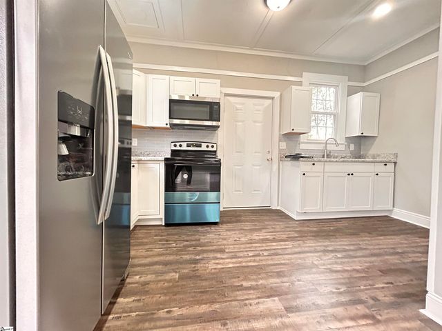 25 S Greenwood Avenue, Ware Shoals, SC 29692