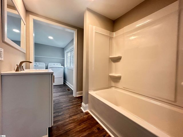 25 S Greenwood Avenue, Ware Shoals, SC 29692