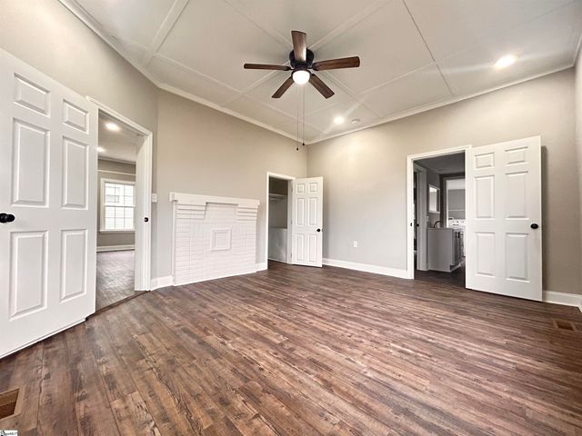 25 S Greenwood Avenue, Ware Shoals, SC 29692