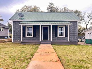 25 S Greenwood Avenue, Ware Shoals, SC 29692