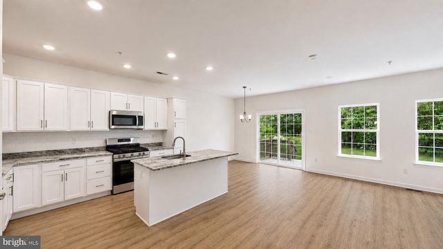 364 HIDDEN DR, Blackwood, NJ 08012