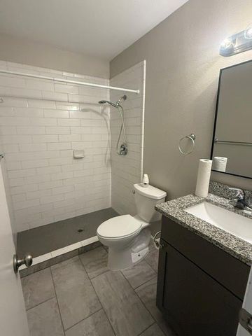 703 San Saba ST, Lockhart, TX 78644